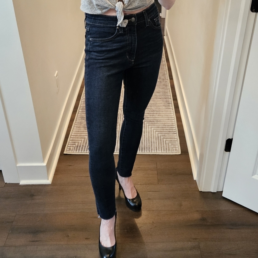 Joe's Dark Wash Skinny Jeans - SIZE 26